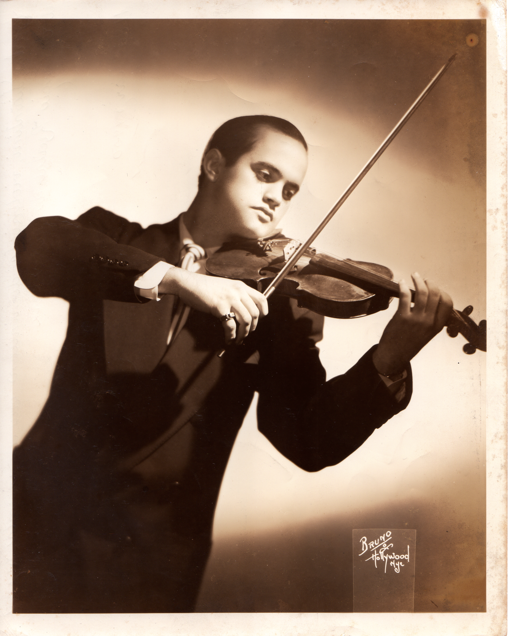 Dominican violinist Carlos Piantini debut at the Carnegie Recital Hall in New York., March 11, 1950